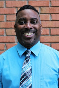 Curtis Headshot